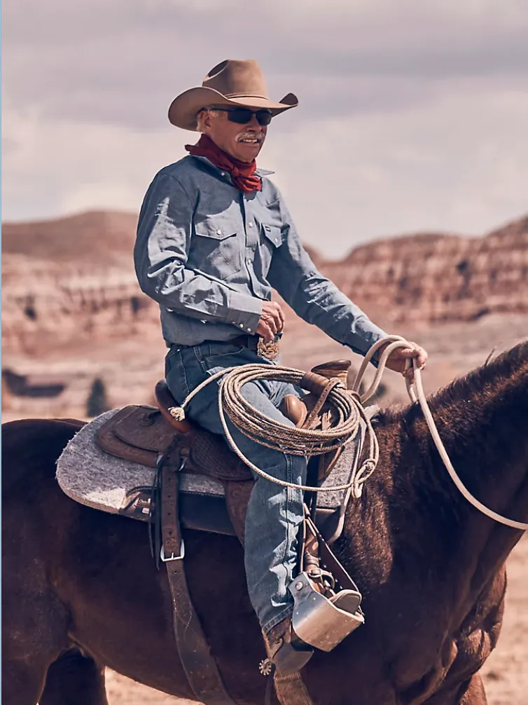 WRANGLER COWBOY CUT FIRM FINISH LONG SLEEVE WESTERN SNAP SOLID WORK SHIRT IN CHAMBRAY BLUE STYLE MS70919